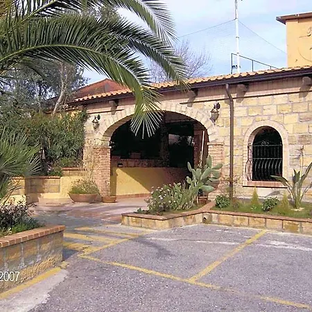 לינה וארוחת בוקר Girasole 3*